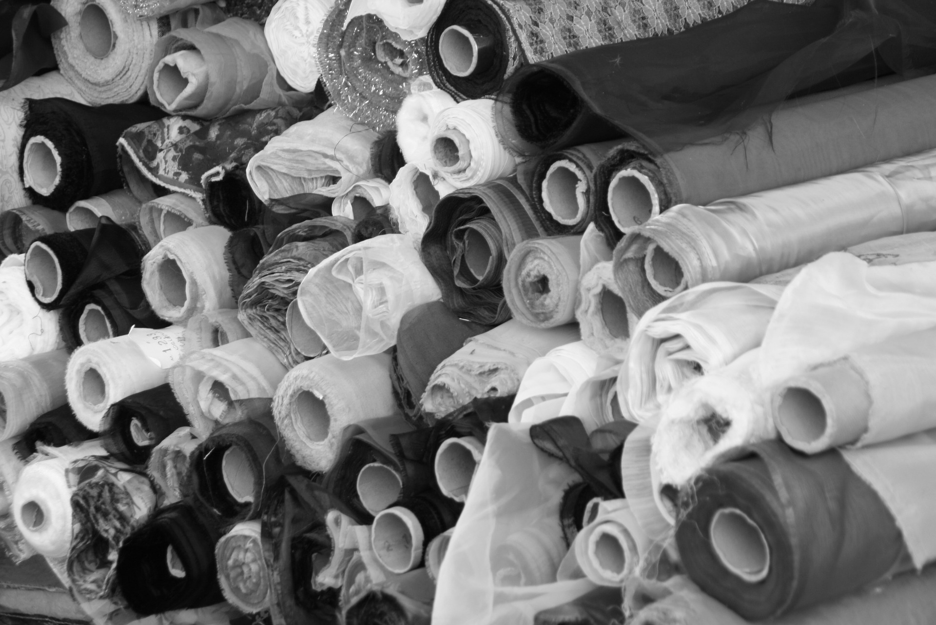 お布団の生地の織り方の風合いの違いと特徴を解説 おすすめはサテン サボログ